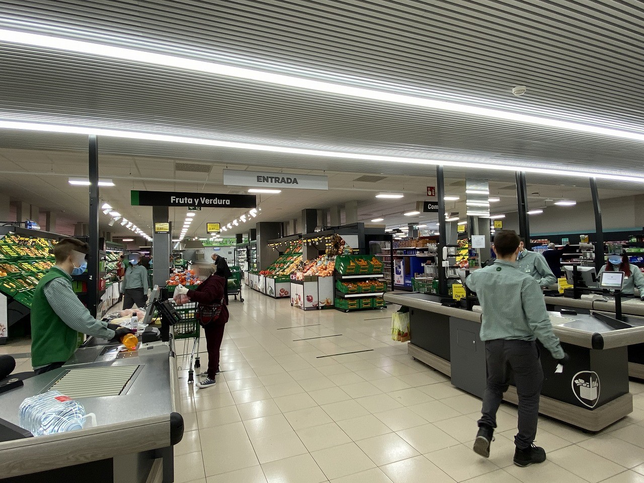 Cuarentenaで営業中 スペインのスーパーマーケットの様子 Viento De Sala